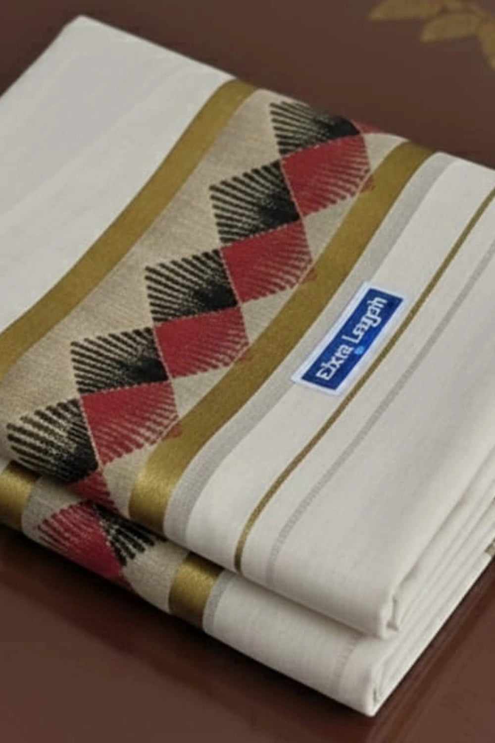 Geometric Diamond Weave Setum Mundum with Gold Zari